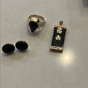 Solid 14k yellow gold Black Onyx set. Selling as scrap. Scrap value $515 10grams